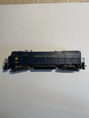 Athearn HO Scale U28B Diesel Locomotive Norfolk & Western #1903 TESTED (L) - Image 1 of 4