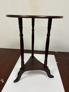 VINTAGE MAHOGANY WOODEN 3 LEGGED SIDE TABLE PLANT STAND TRIPOD LOOK - Picture 1 of 6