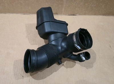 Tubo de conducto resonador de admisión de aire del motor BMW 525i 2004-2005 13717521035 OEM Foto 1 de 4