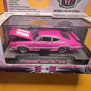 M2 Machines 1970 Oldsmobile Cutlass 442 W-30 Medium Pink Pearl - Picture 1 of 7
