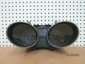 2010 2011 2012 2013 Hyundai Tucson Speedometer Cluster Gauge 940012S570 OEM - Picture 1 of 4