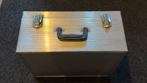 Fiberbilt Adapt-a-Case Aluminium Hartschalenkoffer für Mittelformatkameras - Bild 1 von 12