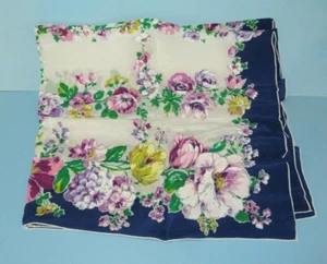Vintage GLEN CREPE Japan handgerollt 32" Blumen Seidentuch ~ Neuwertig - Bild 1 von 6