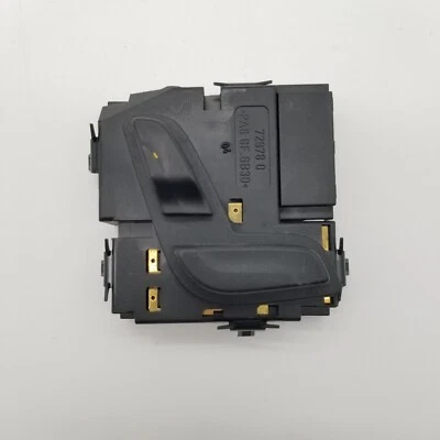 Interruptor de ajuste del asiento delantero derecho Mercedes W204 Clase C 2008-2014 2048701758 Foto 1 de 4