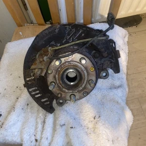 Buje rueda delantera L/H Subaru Legacy II 2.5 BG9 JDM 250t - Imagen 1 de 3