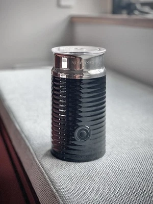 Espumador de Leche Nespresso Aeroccino 3 Color Negro y Plata Vertuo Nuevo Sin Caja Foto 1 de 4