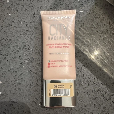 Bourjois City Radiance Vanilla 02 SPF 30 - Image 1 of 2