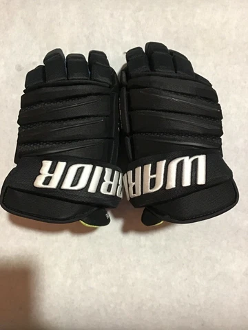 Colorado Avalanche Signed Game Used Landeskog Gloves 19-20 Avalanche Hologram Cover