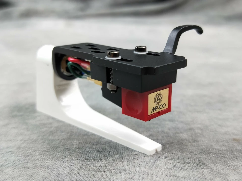 Nagaoka MP-100 Phono Stereo Cartridge With headshell In Excellent Condition  - Image 1 of 4