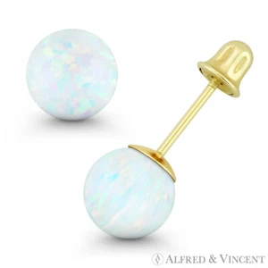 Pendientes de tachuelas redondas de ópalo sintético blanco ardiente en oro amarillo 14k - Imagen 1 de 1