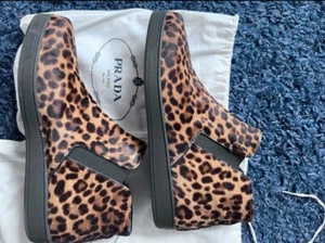 Prada, Chelseaboots, Leo, Sneakers, Ponyfelloptik, Animalprint, Gr 40, Wie Neu - Bild 1 von 11