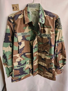 Giacca cappotto mimetico US Army Woodland Combat taglia small toppa corta e spilla - Foto 1 di 24