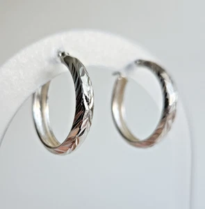 Pendientes de aro vintage tono plata | Diseño Chevron corte diamante | Aros de 1" de ancho - Imagen 1 de 8