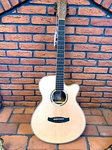 Electro Acoustic Guitar,Built in Tuner,Walnut,Good condition, New price is £279 