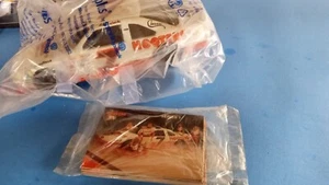 Alan Kulwicki #7 HOOTERS, 1:24 Scale Diecast Race Car and Cards - Picture 1 of 1