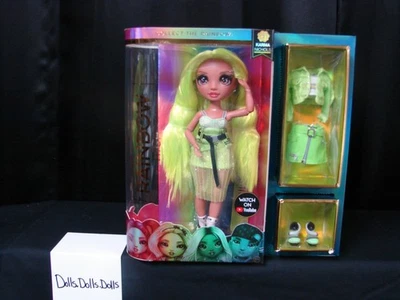 Muñeca Karma Nichols MGA Rainbow High Collect the Rainbow Series 2 2020 Foto 1 de 4