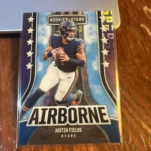 Justin Fields 2023 Panini Rookies & Stars Airborne Pandora #AI-6 Bears/75 - Imagen 1 de 7