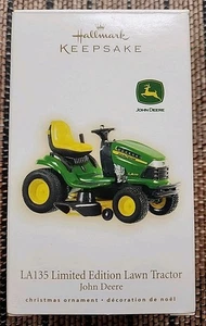 Hallmark Keepsake 2009 John Deere LA135 Rasentraktor Limited Edition Ornament - Bild 1 von 6
