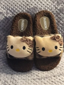 Hello Kitty Slippers Womans Size 7 - Picture 1 of 10