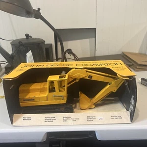 Escavatore John Deere Ertl 1/16 in scatola originale M - Foto 1 di 8