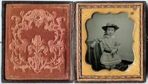 RETRATO FOTOGRÁFICO AMBROTIPO 1/6 PLACA DE UNA NIÑA ENCANTADORA CON SOMBRERO - Imagen 1 de 2