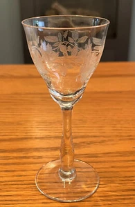 VICTORIAN ETCHED CRYSTAL WINE GLASS 5.4" - Picture 1 of 4