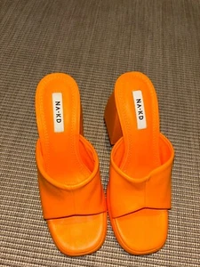 Hoher Schuh mit Blockabsatz, orange - Bild 1 von 3