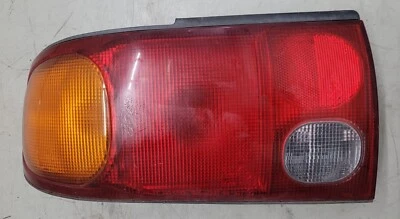 Conjunto de luz trasera izquierda conductor MITSUBISHI MIRAGE 1993 1994 1995 1996 sedán  Foto 1 de 3