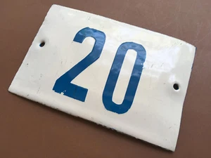 VINTAGE EMAILSCHILD BLECH PORZELLAN HAUSNUMMER 20 TÜREN TOR WEISS BLAU 50er JAHRE - Bild 1 von 5