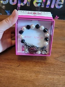 Neu Betsey Johnson silberfarben Charms Perlen Lippen Herzen Stretch Armband schwarz - Bild 1 von 5