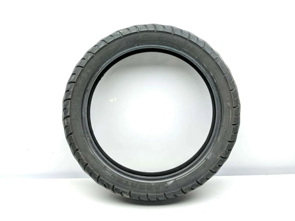 Neumático delantero Metzeler Lasertec 130/70-18 Foto 1 de 4