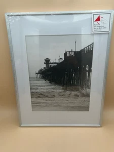 Cuadro de arte de pared del océano y el muelle con ganchos de pared - marco de 14 x 11 - Imagen 1 de 5