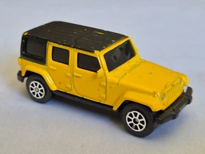 Pequeño Coche Maisto Jeep Wrangler Unlimited Amarillo 2015 1/64 - Imagen 1 de 3