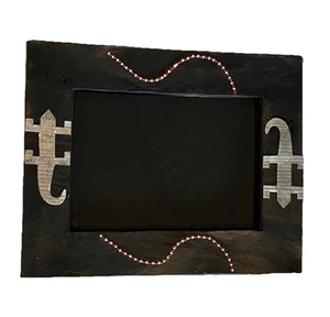 VNT Afrikanische Besmo Volkskunst verzierter Holzrahmen 8 x 10 schwarz mit Echsen, Perlen - Bild 1 von 15