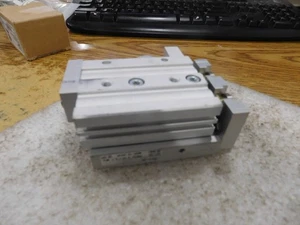 Modello SMC: MXS16-10A Cilindro guidato a doppia asta.  Vecchio stock nuovo.  Senza scatola - Foto 1 di 4