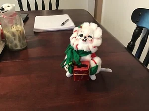 Annalee 6" Christmas Mrs. Peppermint Twist Mouse With Gift 2008 Collection - Picture 1 of 2