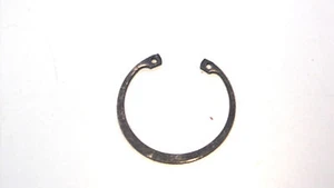 Vespa Getriebe Sicherungsring Nebenwelle PX,T5,Sprint etc. - Picture 1 of 1