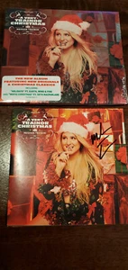 2020 MEGHAN TRAINER A VERY TRAINER WEIHNACHTEN SIGNIERTE AUTO CD & BOOKLET THE VOICE - Bild 1 von 1