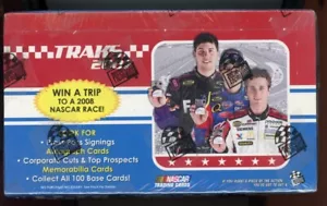 2007 PRESS PASS TRAKS RACING HOBBY BOX 36 CONFEZIONI, 5 CARTE PER CONFEZIONE - Foto 1 di 1