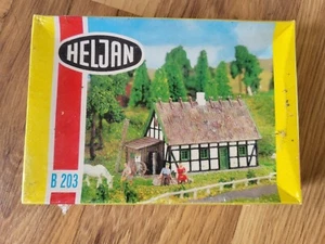 HelJan B 203 Plastic Model HO Frame House - Picture 1 of 3