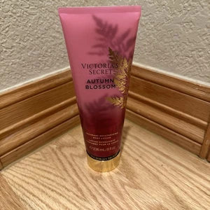 Victoria's Secret HERBSTBLÜTENDUFT KÖRPERLOTION CREME 8 Oz. Neu - Bild 1 von 4