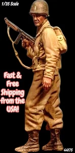 1/35 Resin Figur US WWII Infantry Officer Holding Thompson Modellbausatz 44175 - Bild 1 von 3