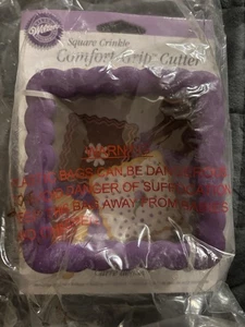 Wilton Square Crinkle Comfort-Grip Cutter - Picture 1 of 3