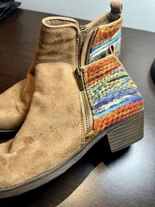 NEU Westernstiefel Sonoma Damen cognac Bootie Knöchel Regenbogen Garn Größe 8,5 neu mit Etikett Herbst - Bild 1 von 8