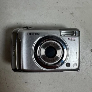 Fujifilm FinePix A610 Sliver 2.5" Screen 6.3MP 3x Optical Zoom Digital Camera - Picture 1 of 13