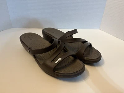 女式 Crocs 棕色拖鞋凉鞋 9 码 — 第 1/4 张图片