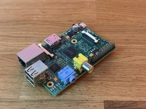 Raspberry Pi Model B – 1. Generation – Klassiker für Sammler & Bastler - Bild 1 von 3