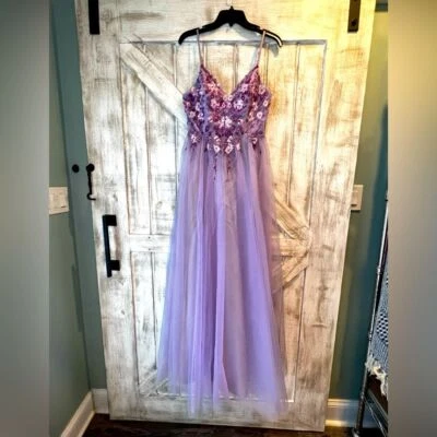 Vestido de graduación junior con cuello en V talla 7 Foto 1 de 4