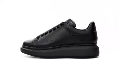 Zapatos para hombre Alexander McQueen clásicos triples negros de gran tamaño Foto 1 de 4