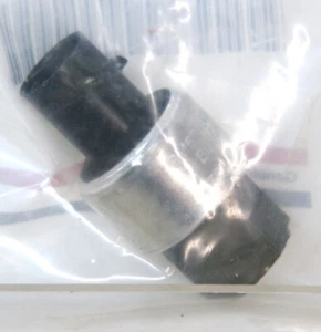22-51296-000 Freightliner A/C Binary Pressure Switch OEM 8924 - Picture 1 of 5